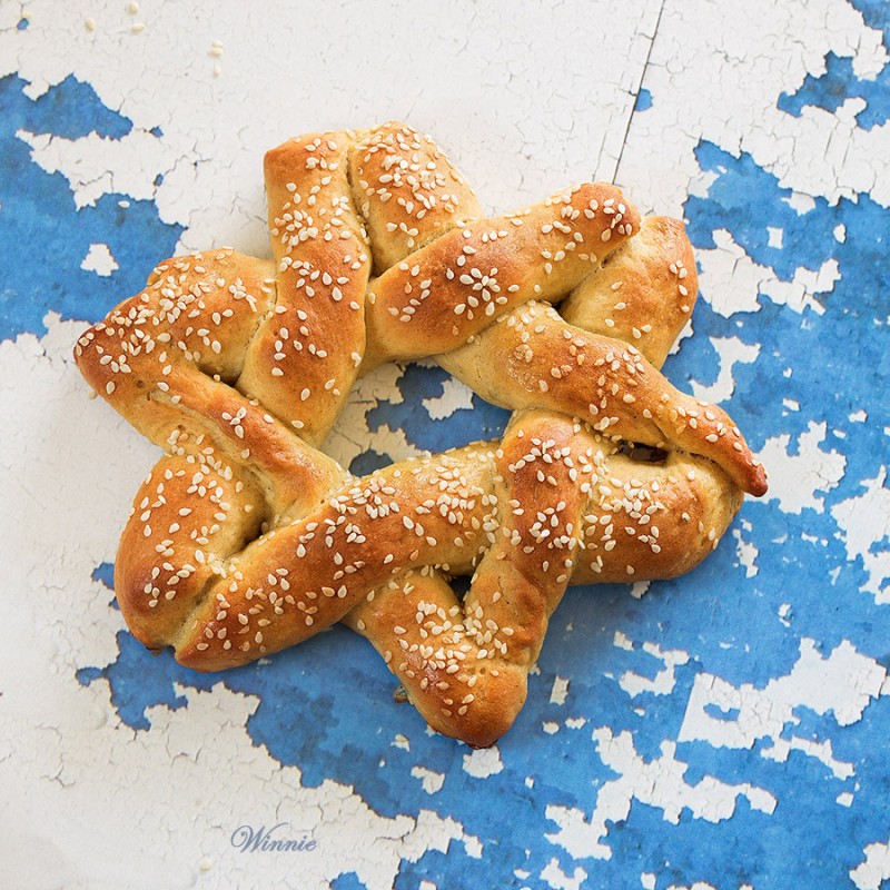 Magen-David shaped Challah and Rolls