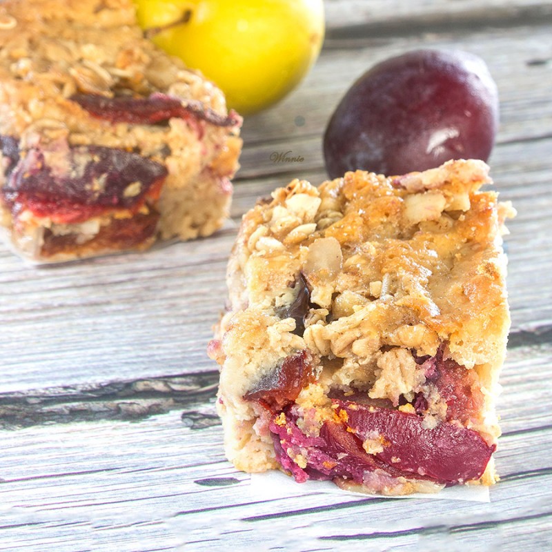 Plum-pastry with Honey/ & Oats