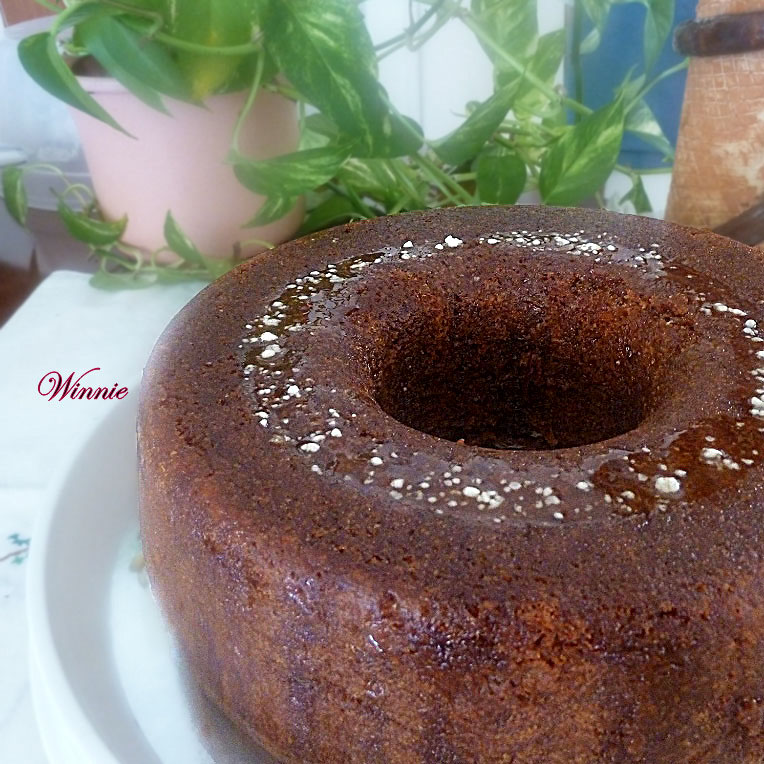Date-syrup Cake with Lemon glaze