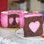 עוגת שוקולד עם לב מוס תותים – ליום ההולדת של הבלוג
