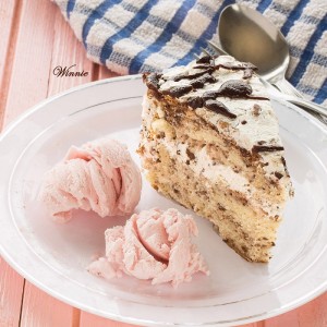 Oreo Chiffon Cake & Strawberry Ice-cream