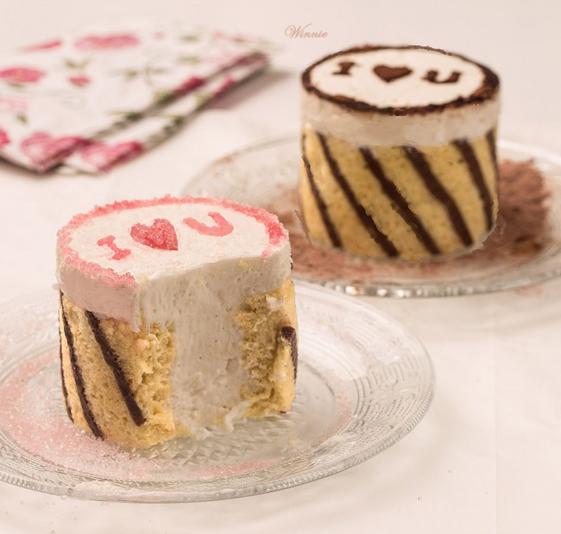 Mini White-Chocolate Cheesecakes, wrapped with Swiss-Roll