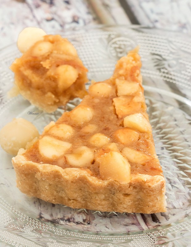 Honey Tart with Macadamias Nuts