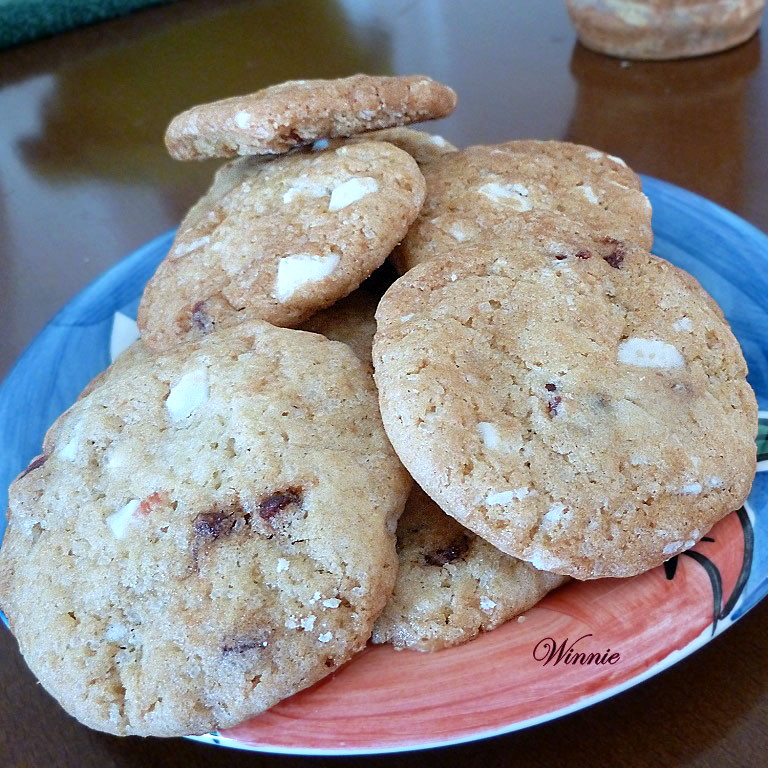 White Chocolate & Dry-Strawberry Cookies