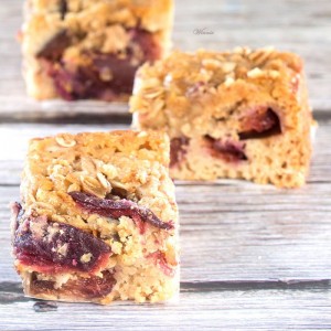 Plum-pastry with Honey & Oats