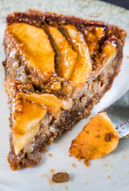 Apple Tart with Nuts and Date-syrup