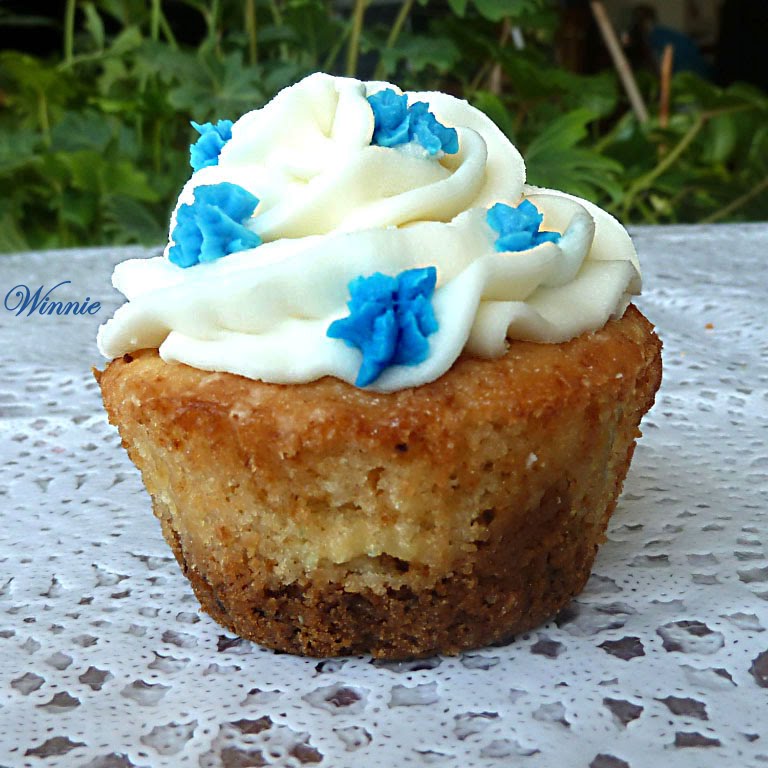 Vanilla and Chocolate-chip-Cookie Cupcakes