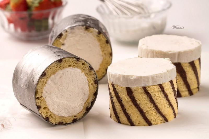 Mini White-Chocolate Cheesecakes, wrapped in Swiss-Roll