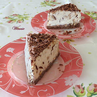 No-bake Vanilla-Chocolate Cookie Cheesecake