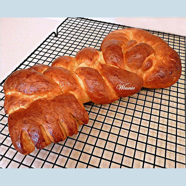 Key-shaped Sweet Challah, with Tehini and Date-syrup