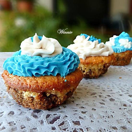 Vanilla and Chocolate-chip-Cookie Cupcakes